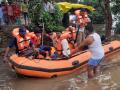 चांदोरीच्या आपत्ती व्यवस्थापन समितीचा सेवाभाव - Marathi News | Service of Chandori Disaster Management Committee | Latest nashik News at Lokmat.com