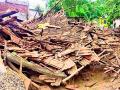 महापुरामुळे शेकडो घरे जमीनदोस्त - Marathi News | Hundreds of houses were demolished due to floods | Latest chandrapur News at Lokmat.com