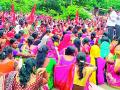 अंगणवाडी कर्मचाऱ्यांची जिल्हा परिषदेवर धडक - Marathi News | Anganwadi workers hit Zilla Parishad | Latest gadchiroli News at Lokmat.com