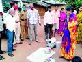 पोलिसांनी दिला मदतीचा हात - Marathi News | A helping hand by the police | Latest gondia News at Lokmat.com