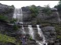 पहाडेश्वर धबधबा ठरतोय पर्यटकांचे आकर्षण - Marathi News | Pahadeshwar waterfall is becoming a tourist attraction | Latest nashik News at Lokmat.com