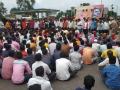 चाळीसगाव चौफुलीवर ठिय्या आंदोलन - Marathi News |  Thaliya agitation on Chalisgaon Chaufuli | Latest nashik News at Lokmat.com