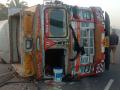 ट्रक उलटून दोघे गंभीर जखमी - Marathi News |  Two men were seriously injured when the truck overturned | Latest nashik News at Lokmat.com