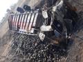पपईने भरलेला ट्रक उलटल्याने जळाला - Marathi News | A truck filled with papyane burns | Latest nandurbar News at Lokmat.com