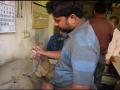 ठाकुर्लीत विजेच्या झटक्याने माकड जखमी :मध्य रेल्वेच्या पावर हाऊसमध्ये आढळले जखमी माकड - Marathi News | Monkey injured in Thakurli electric shock: injured monkey found in Central Railway Power House | Latest thane News at Lokmat.com