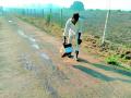 टाकावू वस्तूंपासून रोडची डागडुजी - Marathi News | Road repairs from waste | Latest yavatmal News at Lokmat.com