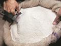 दिवाळीत गरिबांना २० रुपयांत मिळणार १ किलो साखर! - Marathi News | Poor people will get 1 kg of sugar for Rs 20 on Diwali! | Latest akola News at Lokmat.com
