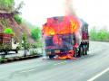 तळेगावातील सत्याग्रही घाटात धावत्या ट्रकचा उडाला भडका - Marathi News | A truck exploded in Satyagrahi Ghat in Talegaon | Latest vardha News at Lokmat.com