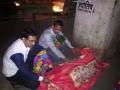 ब्लँकेट दूत -उपराजधानीत रात्रभर जागून फेडताहेत समाजऋण - Marathi News | Youth distributes Blankets at midnight in Nagpur | Latest nagpur News at Lokmat.com