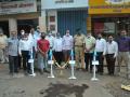 CoronaVirus : सराफ व्यापारी संघातर्फे गुजरीत सॅनिटायझर स्टँड - Marathi News | CoronaVirus: Sanitizer by Goldsmiths Association - Convenience to customers | Latest kolhapur News at Lokmat.com