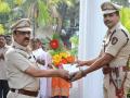 रायगड जिल्हा पोलीस दलातील १२ बहाद्दर अधिकारी, कर्मचाऱ्यांचा उत्तम कामगिरीसाठी गौरव - Marathi News | 12 Bahadhedar officers of Raigad District Police, Gaurav for the best performance of the employees | Latest raigad News at Lokmat.com