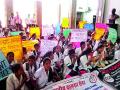 पॅरामेडिकलचे विद्यार्थी संपावर - Marathi News | Paramedical students strike | Latest nagpur News at Lokmat.com