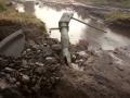 पावसाने पिकांसह हातपंप गेला वाहून - Marathi News | The rain carried the handpump along with the crops | Latest nashik News at Lokmat.com