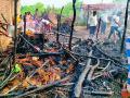 सिलिंडरच्या स्फोटात घर जळून खाक - Marathi News | Burnt the house in a cylinder explosion | Latest chandrapur News at Lokmat.com