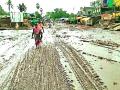 भामरागडातील रस्त्यांवर पसरला चिखल - Marathi News | Spread the mud on the streets of Bhamragarh | Latest gadchiroli News at Lokmat.com