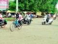दुचाकीस्वारांच्या नाकावरून हटला मास्क, डेल्टा प्लसला रोखणार कसे? - Marathi News | Removed mask from biker's nose, how to stop Delta Plus? | Latest gadchiroli News at Lokmat.com