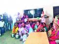 साकोऱ्यात पाणीटंचाईमुळे हंडा मोर्चा - Marathi News | Danda Morcha in Sakore due to water shortage | Latest nashik News at Lokmat.com