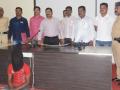 केक कापण्यासाठी वापरलेली तलवार जप्त - Marathi News | The seized sword used to cut the cake | Latest jalana News at Lokmat.com