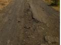 खेडलेझुंगे, रु ई परिसरातील रस्ते बनले मृत्यूचे सापळे - Marathi News | Khedalejunga, roads became the roads in the vicinity | Latest nashik News at Lokmat.com