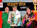 गोदावरी गौरव : कुसुमाग्रज प्रतिष्ठानच्या वतीने कृतज्ञतेचा नमस्कार ‘साहित्यतीर्थ’क्षेत्री कीर्तिवंतांवर कौतुकाचा अभिषेक ! - Marathi News | Godavari Gaurav: Greetings of gratitude on behalf of Kusumagraj Pratishthan, 'Abhishek' on the praises of 'Literature' field! | Latest nashik News at Lokmat.com