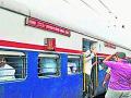 नाशिकहून मुंबईकडे जाणाऱ्या रेल्वे गाड्या रद्द - Marathi News | Railway trains going to Mumbai from Nashik canceled | Latest nashik News at Lokmat.com