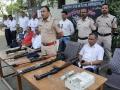 शेंदुर्णी येथे विद्यार्थ्यांना मिळाली शस्त्रास्त्रांची माहिती - Marathi News | Weapons information received by the students at Sendurni | Latest jalgaon News at Lokmat.com