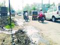 मालेगाव : रस्त्याच्या दुरवस्थेमुळे वाहनचालकांचे हाल जुन्या आग्रारोडवर खड्डेच खड्डे - Marathi News | Malegaon: Due to road disruption due to road mileage, potholes on old agaroad | Latest nashik News at Lokmat.com