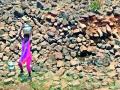 हंडाभर पाण्यासाठी महिलांची रानोमाळ भटकंती - Marathi News | Woman roaming | Latest nashik News at Lokmat.com
