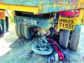 ट्रक मागे घेताना दुचाकी चिरडून बालिका ठार - Marathi News | After taking the truck, the child lost the bike and killed the girl | Latest yavatmal News at Lokmat.com