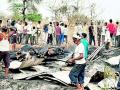 आगीत चार घरे खाक; बैलजोडीचाही होरपळून मृत्यू - Marathi News | The fire destroyed four houses; A pair of oxen also died on the spot | Latest yavatmal News at Lokmat.com