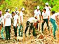 युवक करताहेत श्रमदानातून जलसेवा - Marathi News |  Jubilee service for the youth | Latest nashik News at Lokmat.com