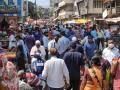 corona cases in kolhapur : लॉकडाऊनच्या भीतीने सकाळी बाजारात गर्दी - Marathi News | corona cases in kolhapur: morning market crowd for fear of lockdown | Latest kolhapur News at Lokmat.com
