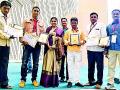 निष्टीचे रेशीम उत्पादक वामन डहारे यांना पुरस्कार - Marathi News | Vaman Dahare, the silk producer of the award | Latest bhandara News at Lokmat.com
