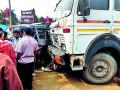 ट्रकच्या धडकेत दोन गंभीर - Marathi News | Two seriously injured in the truck shock | Latest bhandara News at Lokmat.com