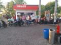 गोदाकाठ परिसरात पेट्रोल पंपांवर गर्दी - Marathi News | Crowd at petrol pumps in Godakath area | Latest nashik News at Lokmat.com