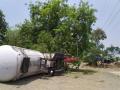 सायकलला वाचविताना गॅस टॅँकर उलटला - Marathi News |  The gas tanker overturned while rescuing the bicycle | Latest jalgaon News at Lokmat.com