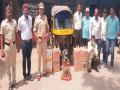 रिक्षातून दारूची वाहतूक : १ लाख ८४ हजारांचा मुद्देमाल जप्त - Marathi News | Alcohol wagons from rickshaws: 1 lakh 84 thousand items seized | Latest ahilyanagar News at Lokmat.com