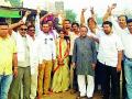 काँग्रेस-राकाँकडून विजयाचा जल्लोष - Marathi News | Congress-RAKON WINNING VICTORY | Latest gadchiroli News at Lokmat.com