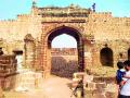 वैरागड किल्ल्याचे काम संथगतीने - Marathi News | The work of the Vairagarh fort is slow | Latest gadchiroli News at Lokmat.com