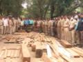 नवापूर तालुक्यातून अवैध लाकूड जप्त - Marathi News | Illegal timber seized from Navapur taluka | Latest nandurbar News at Lokmat.com