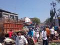 लॉकडाऊनच्या धास्तीने पिंपळगावात उसळली गर्दी - Marathi News | Crowds erupted in Pimpalgaon due to fear of lockdown | Latest nashik News at Lokmat.com