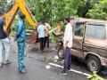 ट्रकने वृत्तपत्रांचे गठ्ठे नेणाऱ्या व्हॅनला उडवले; तीन ठार - Marathi News | Truck overturns van carrying newspaper bales; Three killed | Latest yavatmal News at Lokmat.com