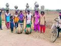 आनंदवाडीच्या महिलांची पाण्यासाठी फरफट - Marathi News | Anandwadi women have water for water | Latest yavatmal News at Lokmat.com