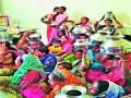 हट्टीपाडा महिलांचा हंडा मोर्चा - Marathi News | Hatti Pada Women's Handa Morcha | Latest nashik News at Lokmat.com