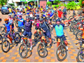 इंग्लंडच्या पर्यटकांची मुंबई-कोकण सायकल प्रवास - Marathi News | Mumbai-Konkan cycle tour of England tourists | Latest sindhudurga News at Lokmat.com