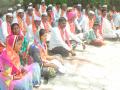 सरकारी अतिक्रमणाविरुद्ध बीडमध्ये तांदळा ग्रामस्थांचे उपोषण - Marathi News | Rampant hunger strike in Beed against government encroachment | Latest beed News at Lokmat.com