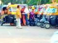 आॅटोरिक्षाची बेलगाम पार्किंग ठरतेय डोकेदुखी - Marathi News | The headless parking of the autorickshaw is frustrating | Latest chandrapur News at Lokmat.com