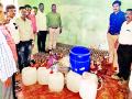 बनावट देशी दारुच्या कारखान्यावर धाड - Marathi News | The forage of the fictitious indigenous liquor factory | Latest gondia News at Lokmat.com