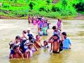 जीव धोक्यात घालून करावी लागते नदीपार - Marathi News | The danger is to cross the river | Latest nashik News at Lokmat.com