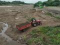 लॉकडाऊनचा फायदा घेत वाळूची बेसुमार चोरटी वाहतूक - Marathi News | Excessive smuggling of sand taking advantage of lockdown | Latest nandurbar News at Lokmat.com